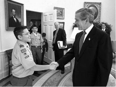 Gomez shaking hands with President Bush